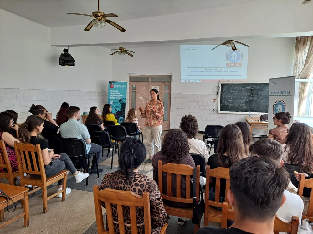 Silvia Tăbușcă, la Atelierul despre prevenirea traficului de persoane. FOTO FHR