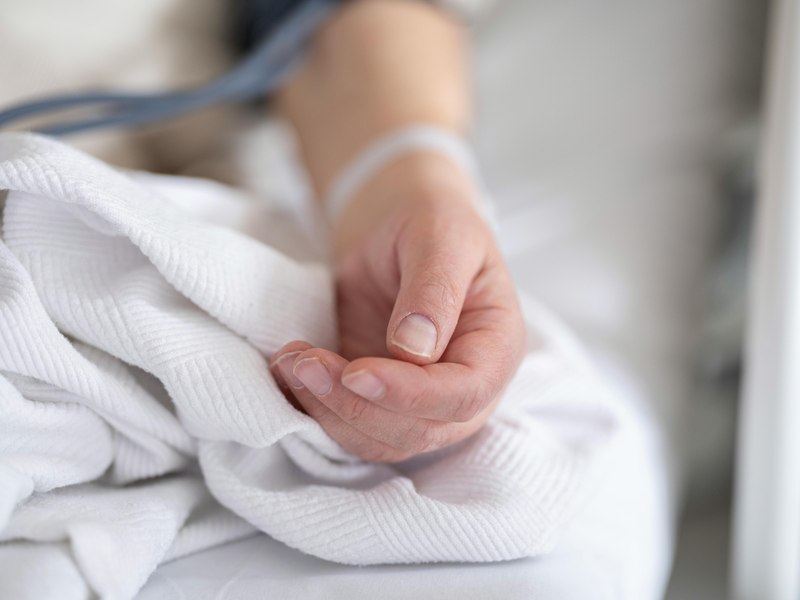 O femeie din Bihor a murit în spital după ce ar fi așteptat opt ore pentru operație. „Femeile din salon mi-au spus că de dimineață n-a fost nimeni la ea”
