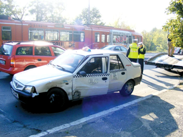 Resita: ORAŞUL PE SCURT / Bărbaţii fac mai multe accidente