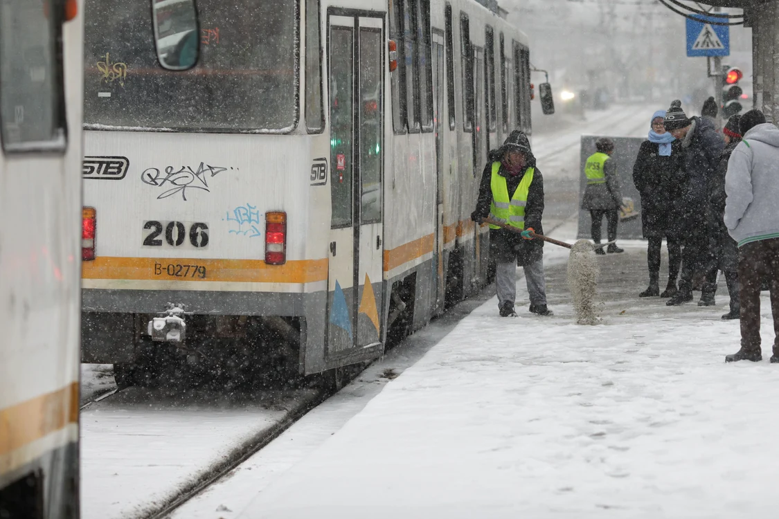 Meteorologii ANM au emis o prognoză specială pentru București, de astăzi (28 noiembrie), până vineri (30 noiembrie). Vântul nebun și frigul ne vor face zile greleFOTO: INQUAM