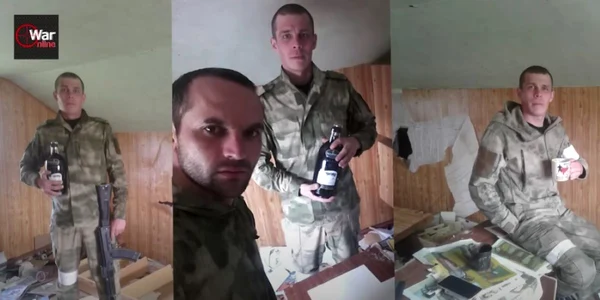 Soldat al forțelor speciale ruse alături de un alt militar într o casă abandonată. Foto: Captură video YouTube