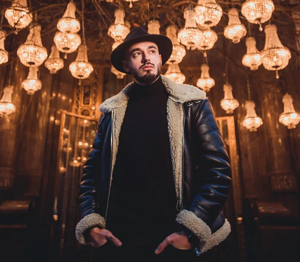 Victor Dorobantu la o sedinta foto