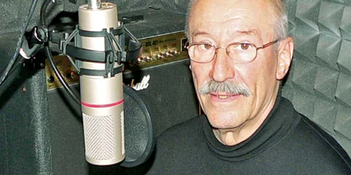 Actorul Victor Rebengiuc,  în studioul în care a imprimat audiobookul „La ţigănci“,  de Mircea Eliade