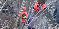 Doi copii din jud Sibiu au murit după ce au căzut intr-un pârâu. Pompierii au intrat în apă după fetiță FOTO: Facebook