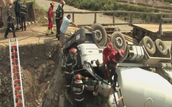 Betoniera s-a răsturnat în şanţ (foto arhivă)