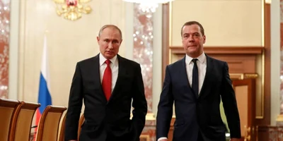 Vladimir Putin si Dmitri Medvedev FOTO EPA-EFE
