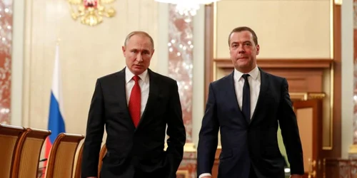 Vladimir Putin si Dmitri Medvedev FOTO EPA-EFE