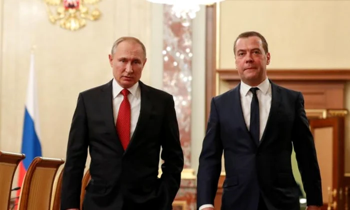 Vladimir Putin si Dmitri Medvedev FOTO EPA-EFE