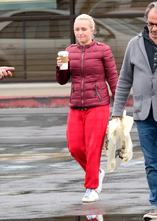 Exclusive Hayden Panettiere Seeks Help At A Drug And Alcohol Rehab Center ***NO WEB USE W/O PRIOR AGREEMENT CALL FOR PRICING*** jpeg