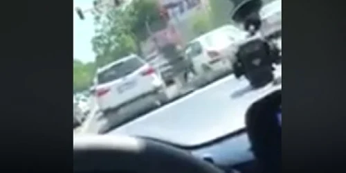 Bataie in trafic intr-o intersectie din Constanţa -  Captură video