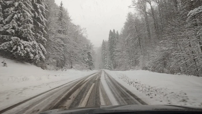 DN74, la urcarea Dealului Mare FOTO Adevărul