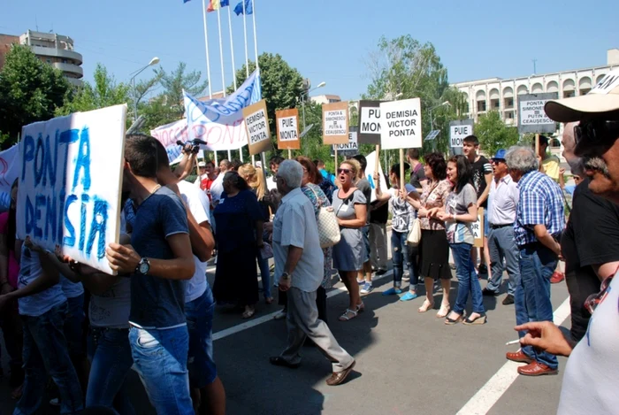La Brăila au protestat circa 100 de persoane FOTO Florentin Coman