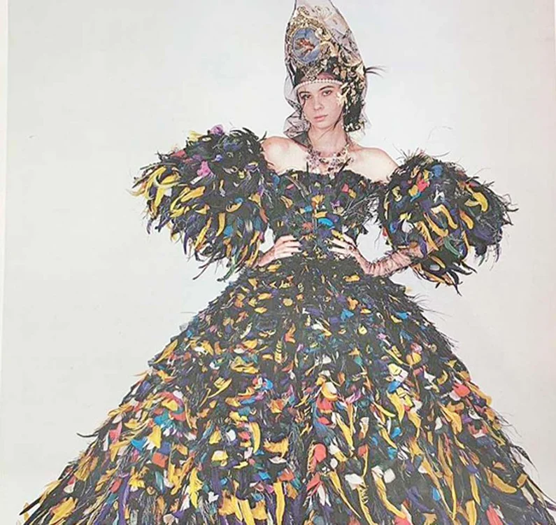 
    Rebecca a defilat într-o  rochie de prințesă   