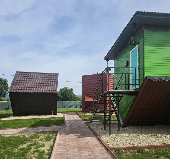 Nouă căsuțe răsturnate au fost realizate în localitatea Poienari Foto: Alex Ducu