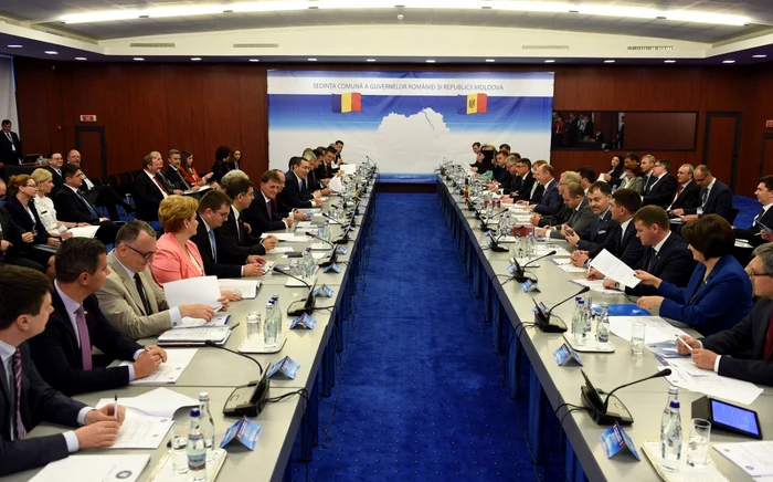 Şedinţă comună a Cabinetelor de miniştri de la Bucureşti şi Chişinău FOTO: gov.ro