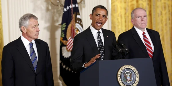 Obama cu şeful Pentagonului şi şeful CIA
