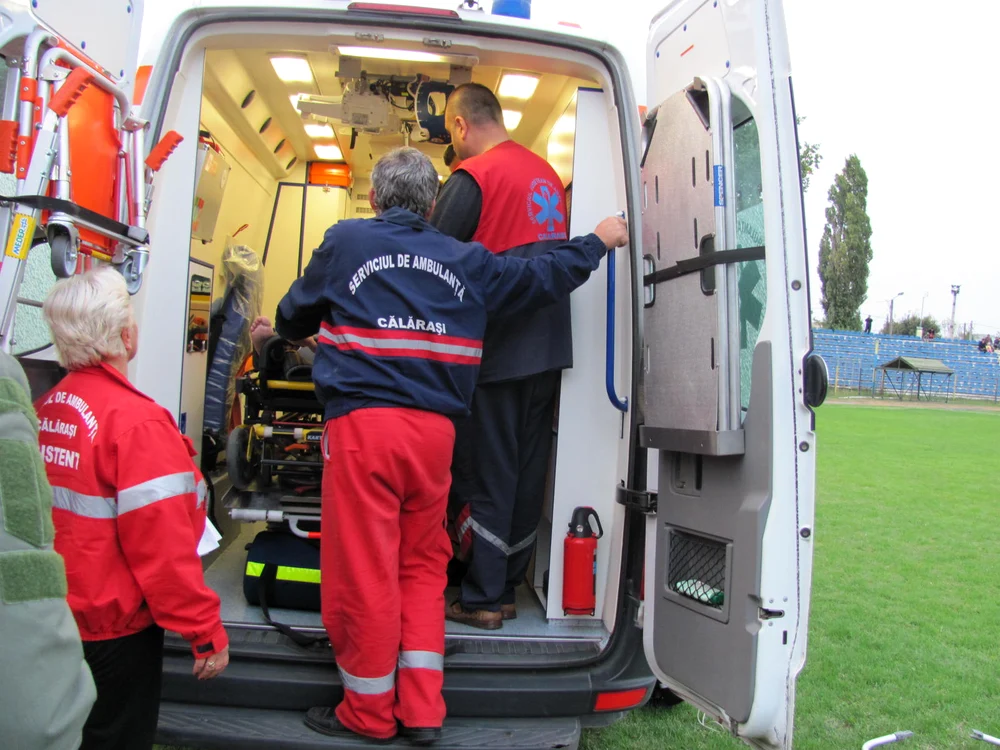 Bărbatul a fost transportat la spital