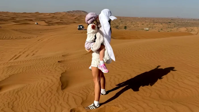 Fuga unei familii din Austria din Dubaiul bombardat. Foto: Heute