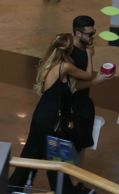 Bianca şi Victor au fost împreună şi la mall 