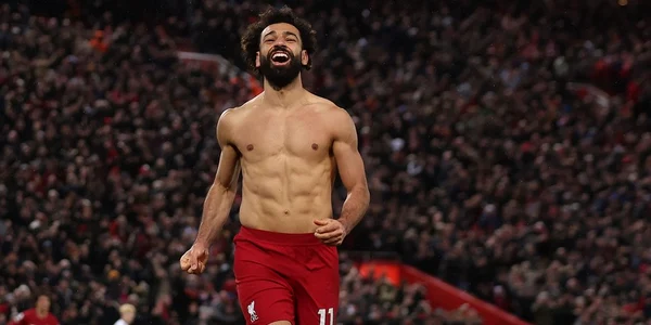 Mohamed Salah de la Liverpool sărbătorește marcarea celui de-al șaselea gol al echipei sale în meciul cu Manchester FOTO Profimedia 