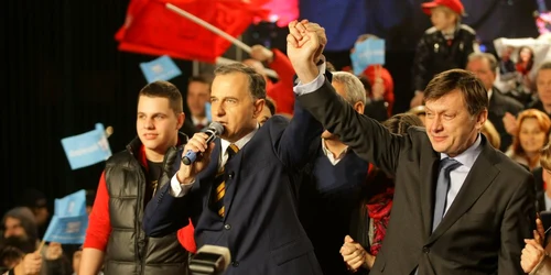 Alegerile prezidenţiale din decembrie 2009. Mircea Geoană şi Crin Antonescu în minutele în care s-au crezut preşedinte şi, respectiv, prim-ministru.