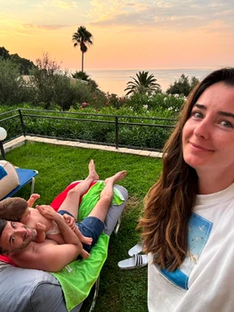 Marina și Daniel Nițoiu, cu bebelușul Filip în Corfu foto: arhivă personală 