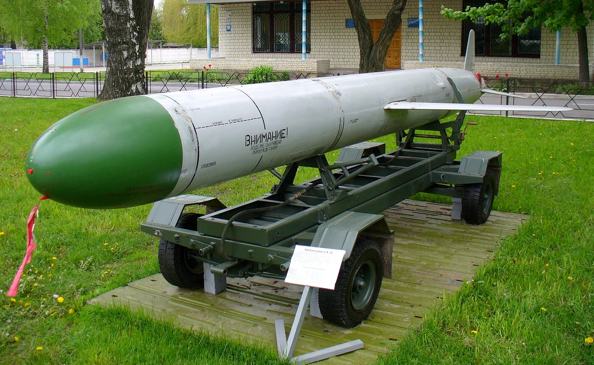 Racheta de tip Kh-55 Kent din era sovietică, la muzeu