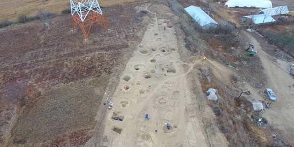 Descoperiri arheologice pe şantierul podului peste Dunăre - Tulcea Jijila Garvăn La grădini Sursa ICEM Tulcea / Autor Viorel Eşanu