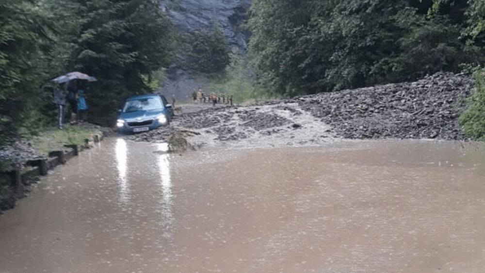 Șapte județe vizate de Cod portocaliu de viituri pe râuri, până luni seara