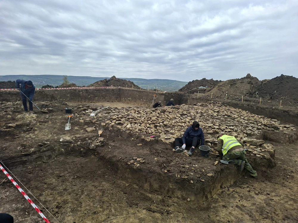 Un complex funerar de mari dimensiuni (foto: Cosmin Zamfirache)