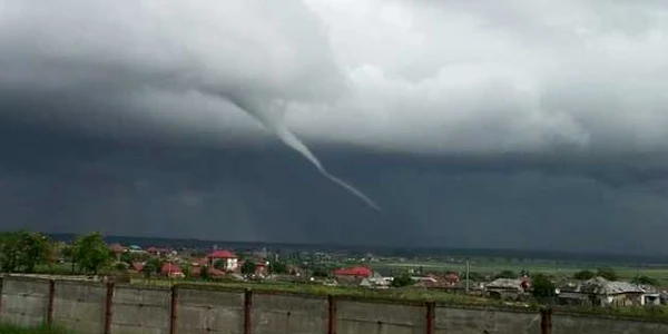 Tornadă la Medgidia FOTO Ionuţ Mustaţă 