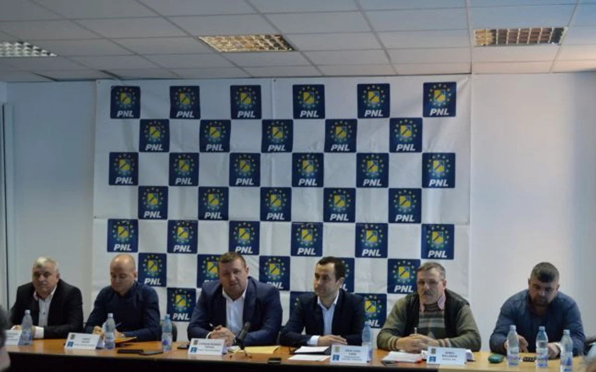 O parte dintre liberalii intraţi în dizgraţia conducerii PNL Vaslui