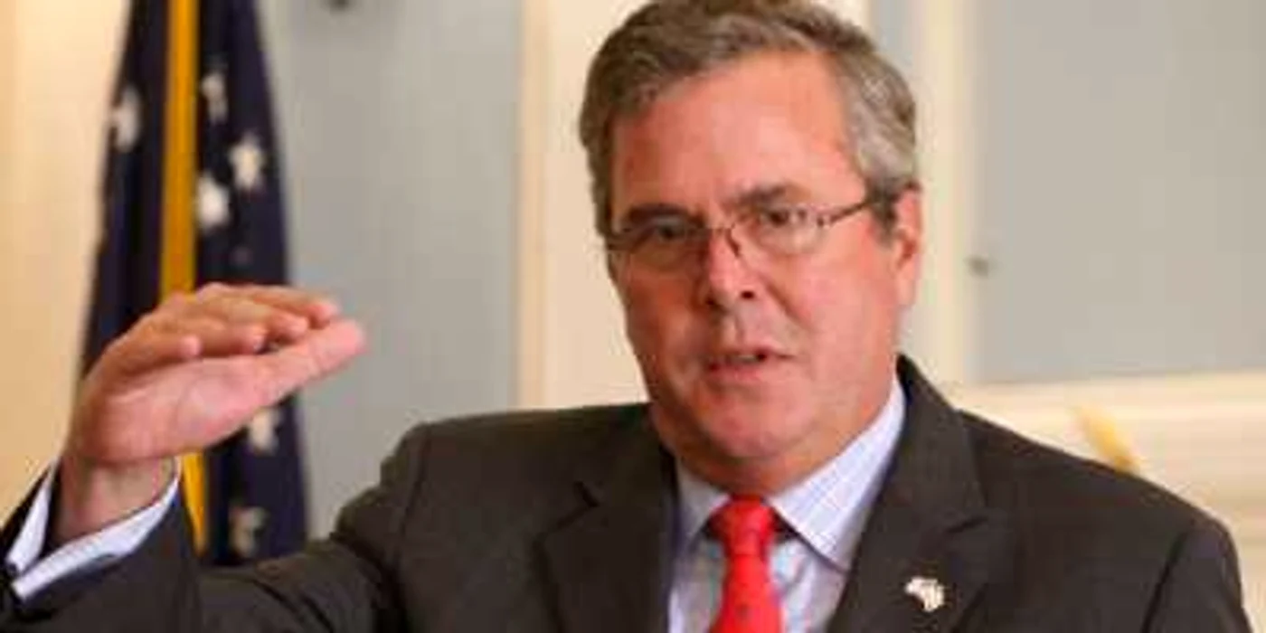 Jeb Bush este fratele fratele fostului preşedinte George W. Bush 