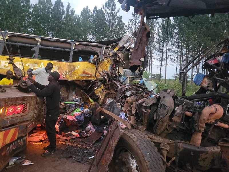 Accident nimicitor pe o autostradă din Uganda. Cel puțin 63 de persoane și-au pierdut viața după ce mai multe vehicule s-au ciocnit 
