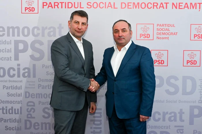 Lucian Micu (în stânga imaginii), alături de șeful PSD Neamț FOTO Facebook Daniel Harpa