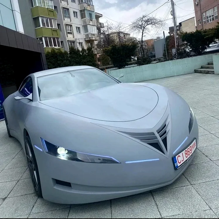 Vehiculul a întors toate privirile pe stradă / foto: Cluj24