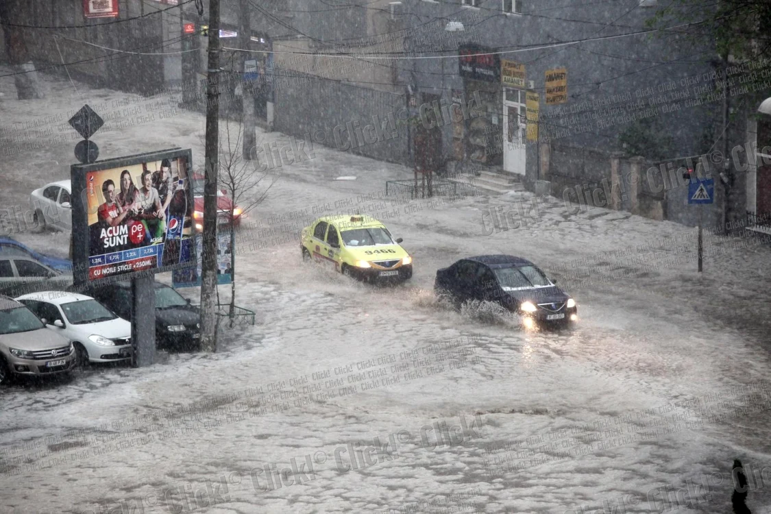 Bucureştiul inundat după furtuna de duminică, 4 mai. (Foto: Sever Gheorghe)