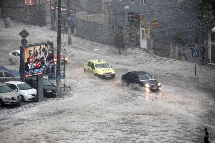 Bucureştiul inundat după furtuna de duminică, 4 mai. (Foto: Sever Gheorghe)