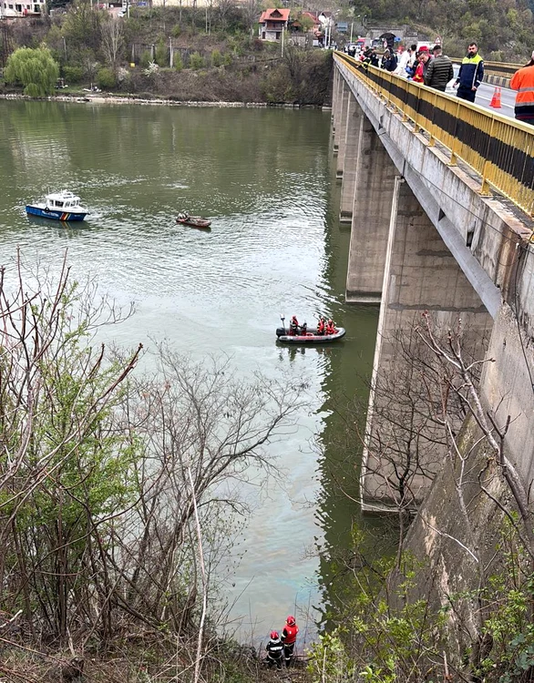 Microbuzul a căzut de la mare înălțime FOTO: ISU Mehedinți