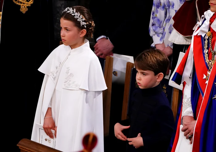 Prințul Louis și Prințesa Charlotte cu coroniță la Încoronarea Regelui Charles   GettyImages 1252769566 jpg