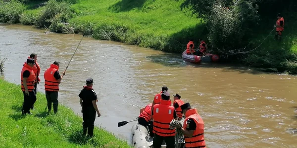 Imagini de la operaţiunea de căutare a micuţei căzută în râul Cibin - Sibiu Foto Adevărul - credit ISU Vâlcea