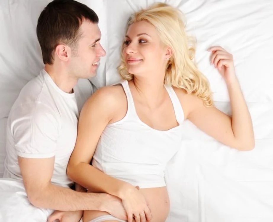 Orice poziție sexuală e sigură în timpul sarcinii, atâta timp cât tu te simţi confortabil.www.clickpentrufemei.ro