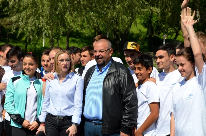 Gabi Szabo şi Piedone, primarul sectorului 4, au fost alături de tineri în Parcul Tineretului FOTO sportrevolution.ro