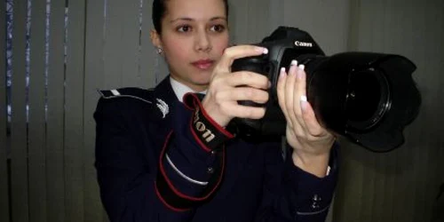 Amelia nu se poate despărţi de aparatul său
