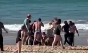 femeie atacata de rechin in australia foto x @newscomauHQ png