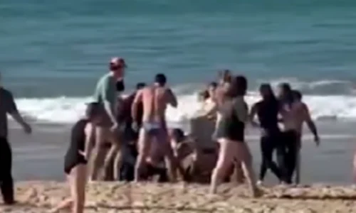 femeie atacata de rechin in australia foto x @newscomauHQ png