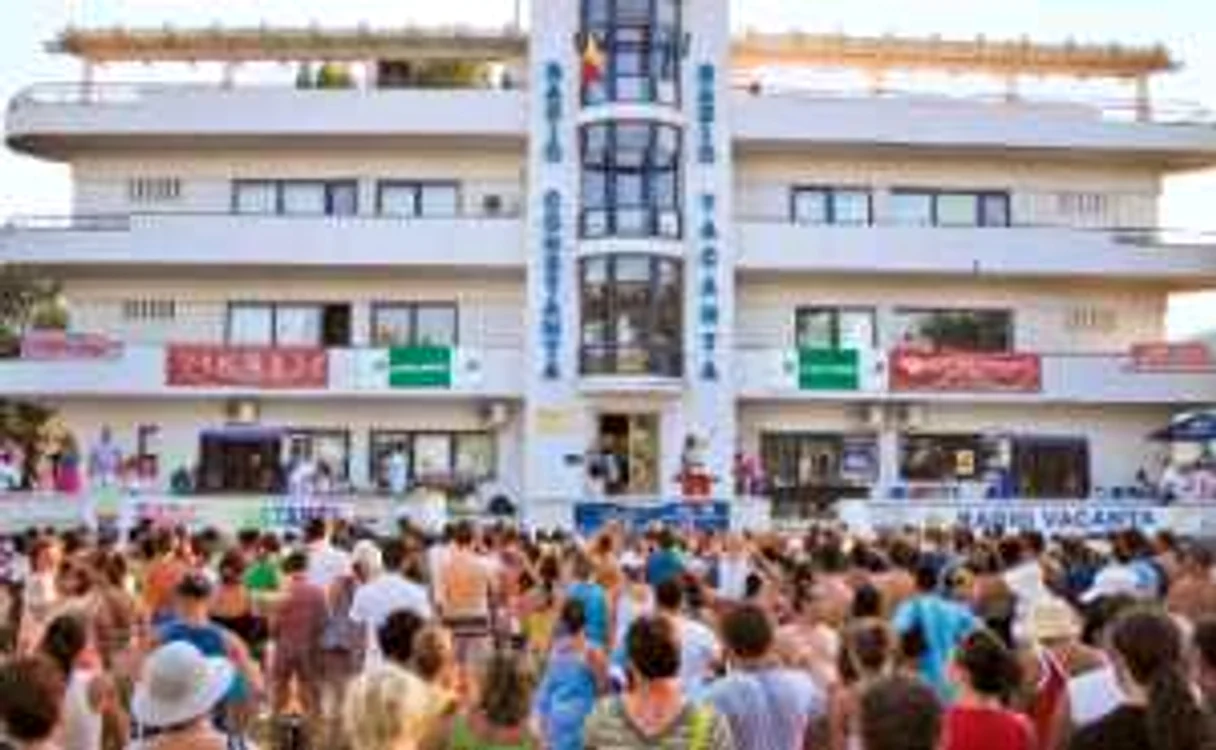 Radio Vacanţa, castelul cu poveşti de la mare
