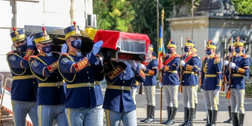 Eroul Ion Dobran a fost condus pe ultimul drum FOTO FORŢELE AERIENE ROMANE