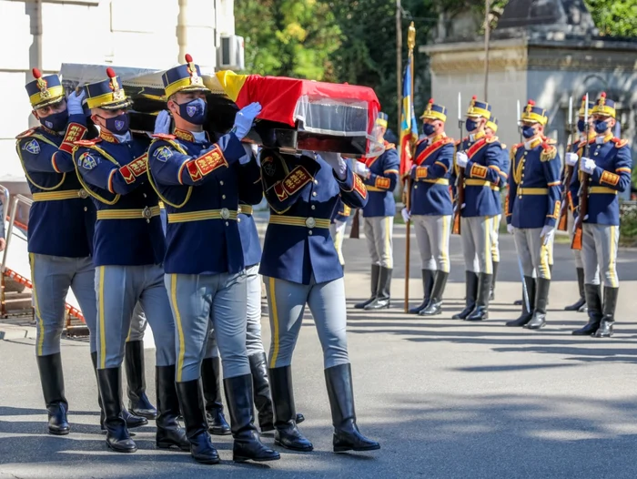 Generalul Ion Dobran a fost condus pe ultimul drum FOTO Forţele Aeriene Române