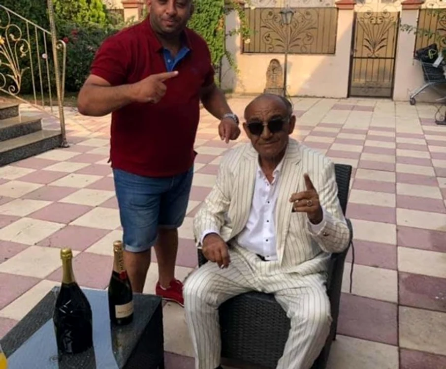 Florin Mototolea zis Emi Pian(în picioare)și tatăl său Nicolae Duduianu